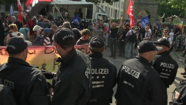Demonstration bei Bundeswehr-Gelöbnis in Mainz