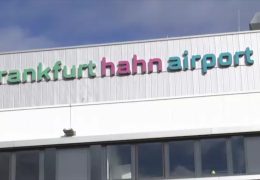 Insolvenzverwalter informiert die Belegschaft am Pleite-Airport Hahn